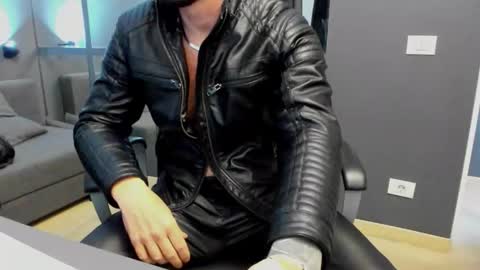 AronGrant online show from December 2, 11:30 am