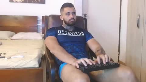 aronmiller online show from December 10, 8:49 pm