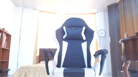 aronmiller online show from December 26, 2:27 pm