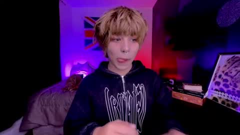 Aaron  online show from June 16, 1:53 am
