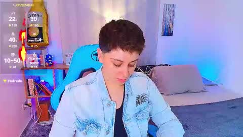 Snapshot of arontroy_wi chatting on September 24, 3:13 am noah and ivy online show from September 24, 3:13 am