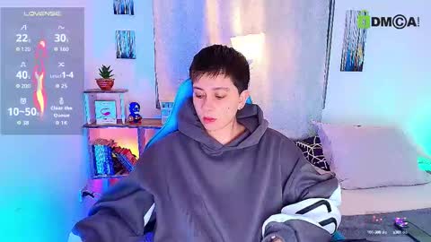 Snapshot of arontroy_wi chatting on October 14, 10:18 am noah and ivy online show from October 14, 10:18 am