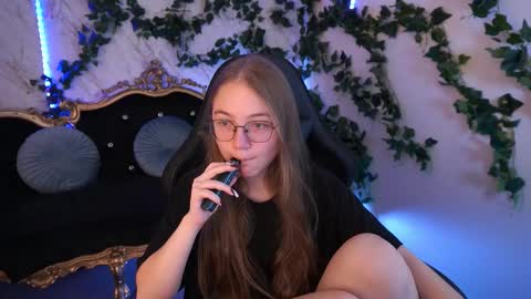 arrinawair online show from October 6, 7:37 am