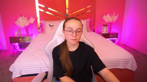 arrinawair online show from October 9, 8:20 am