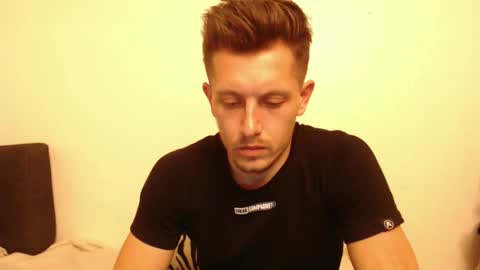 arromwilliam90 online show from December 7, 5:59 pm