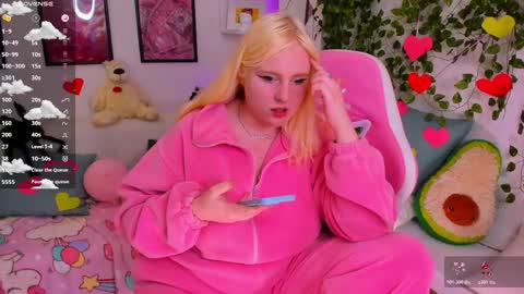 art_lovee_ online show from February 22, 6:28 am