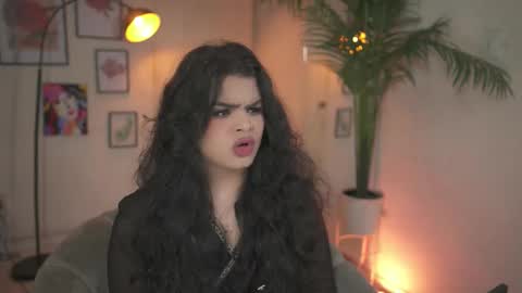 Chloe  online show from November 27, 6:04 pm