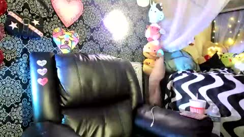 ArtsyHeartsyy online show from February 25, 12:58 am