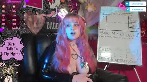 ArtsyHeartsyy online show from November 18, 1:30 am