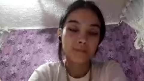 Amina online show from December 5, 7:00 pm