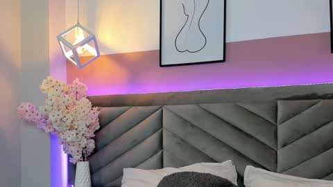 ARY THOMPSON online show from January 13, 8:15 pm