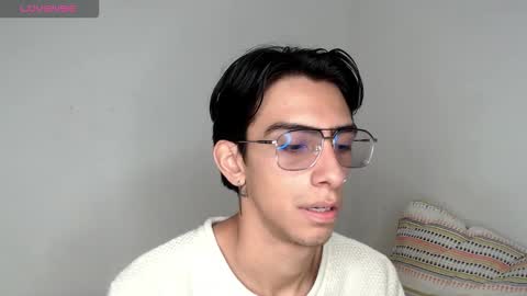 Ash online show from December 2, 3:05 am