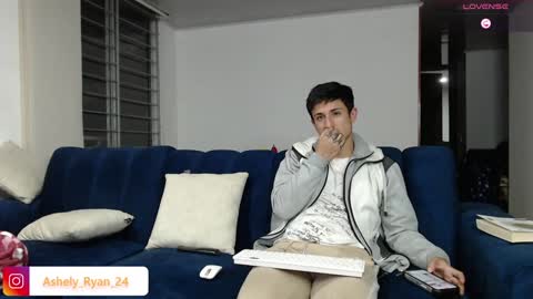 Snapshot of ashely_ryan24 chatting on January 29, 12:22 am Ashley And Ryan online show from January 29, 12:22 am