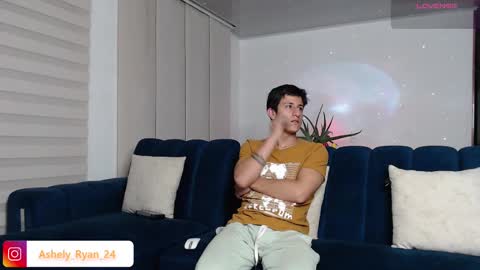 Snapshot of ashely_ryan24 chatting on February 11, 11:44 pm Ashley And Ryan online show from February 11, 11:44 pm