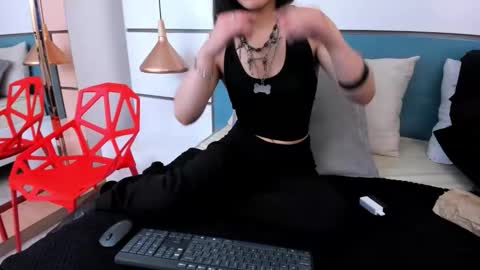 Ashkoreh online show from March 16, 10:25 pm