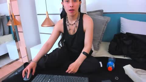 Ashkoreh online show from March 6, 10:53 pm