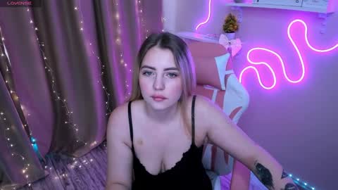 Snapshot of ashley__rous chatting on March 2, 3:34 am Ashley online show from March 2, 3:34 am