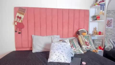 ashley_ollsen online show from December 16, 2:52 am