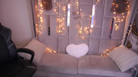 ashleybaee online show from March 7, 3:45 pm