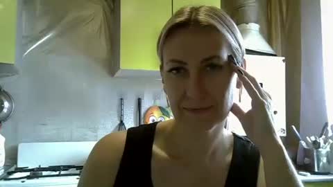 Snapshot of ashleyxhoney chatting on September 18, 7:12 am AshleyXHoney online show from September 18, 7:12 am