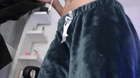 Snapshot of ashlyvesneva chatting on September 9, 3:23 pm Ashly online show from September 9, 3:23 pm