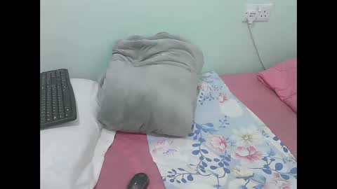 ashyneil_ online show from May 24, 7:48 am