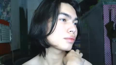 asian_babyboi online show from April 23, 1:57 pm