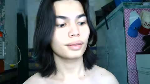 asian_babyboi online show from July 25, 2:31 am