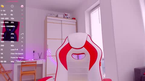 Snapshot of askcaroline chatting on February 22, 10:29 am Caroline online show from February 22, 10:29 am