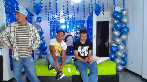 THOMAS AND DAMIAND online show from February 5, 12:10 am