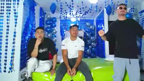 THOMAS AND DAMIAND online show from January 21, 12:15 am