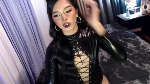 Margaux Miller online show from October 22, 6:20 pm