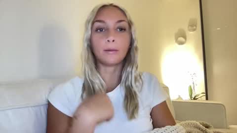 Snapshot of aspenaries chatting on March 5, 12:49 am Aspen Aries online show from March 5, 12:49 am