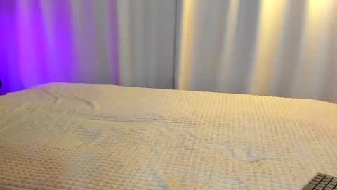 My name is Kiki  Help me with thumbps up please   online show from November 13, 10:01 pm