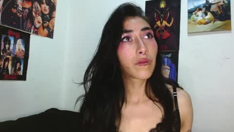 Snapshot of asterothxznikki chatting on December 17, 9:07 am Asterothxznikki online show from December 17, 9:07 am