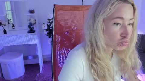 astramonroe online show from July 30, 1:12 pm
