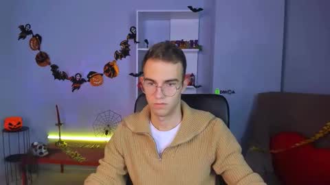 astren online show from October 25, 12:04 pm