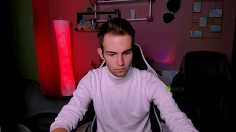 astren online show from November 16, 6:59 am