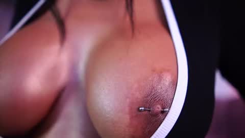 astridvexxx online show from June 18, 3:34 am