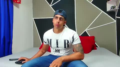 Astrom model independent online show from December 18, 11:30 pm