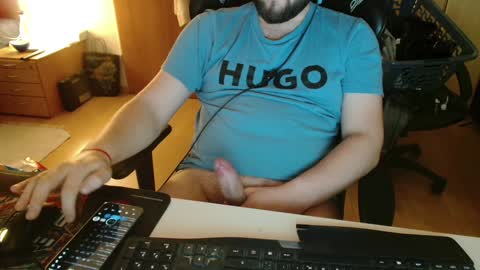 Snapshot of asullan chatting on December 21, 11:34 pm Leo online show from December 21, 11:34 pm