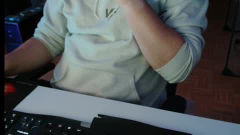 Snapshot of asullan chatting on October 25, 11:16 pm Leo online show from October 25, 11:16 pm