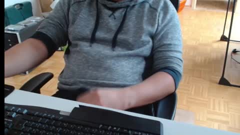 Snapshot of asullan chatting on October 21, 1:05 pm Leo online show from October 21, 1:05 pm