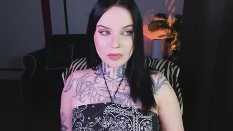 online every day between 10am-23pm online show from January 6, 2:15 am