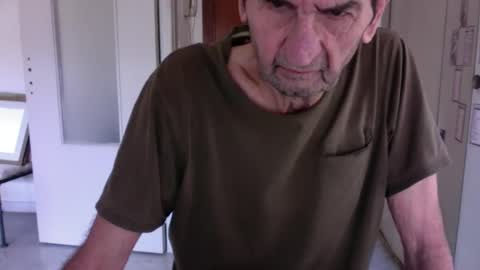 auguste061400 online show from December 3, 9:39 am