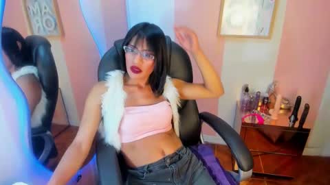 Monii Yi online show from October 14, 5:10 am