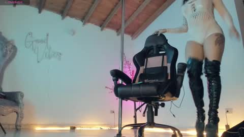 aura online show from March 10, 10:39 am