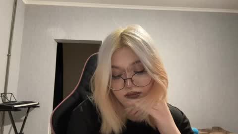 auravexx online show from April 11, 3:49 pm