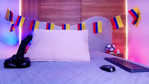 auroraa_miller online show from July 12, 3:32 am