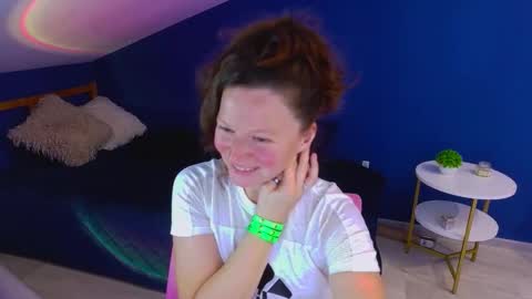 auroraborealis__ online show from September 28, 7:06 am